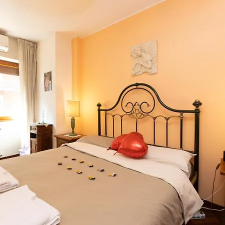 Rachele's Charming House In The Heart Of Privatunterkunft