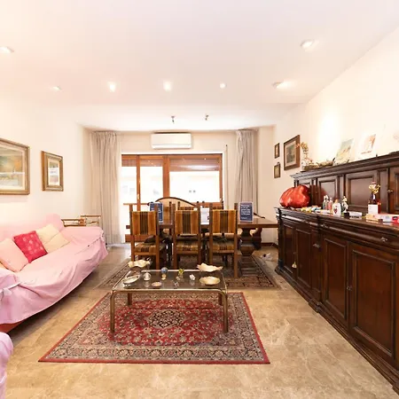 Privatunterkunft Rachele's Charming House In The Heart Of