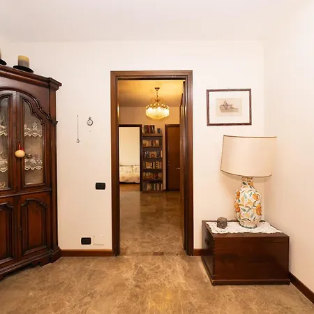 Rachele's Charming House In The Heart Of * Rom